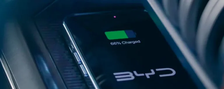 Charger nirkabel untuk ponsel*